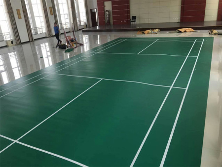 蘭州籠式足球場施工,PVC塑膠地板鋪設