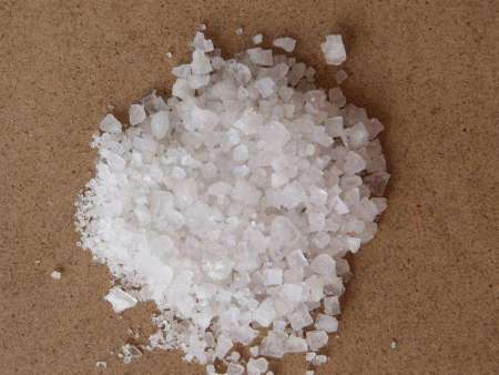 新疆工业盐质量受哪些因素的影响？