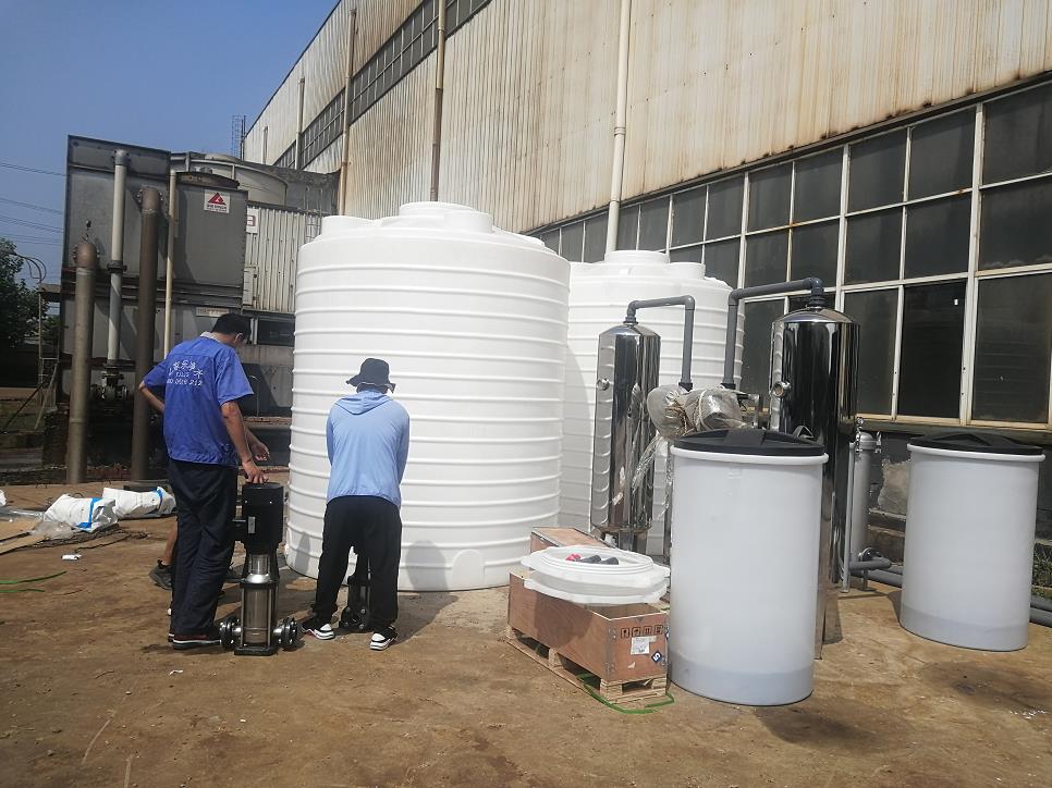 施工现场江苏翔盟精密铸造有限公司冷却塔软化水设备案例