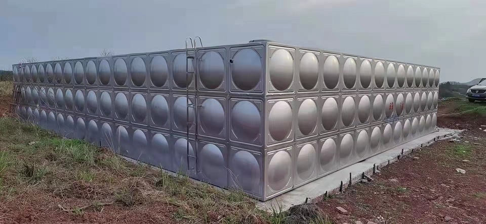 方形不锈钢水箱/不锈钢保温水箱/不锈钢丝水箱厂家--衡阳新洁